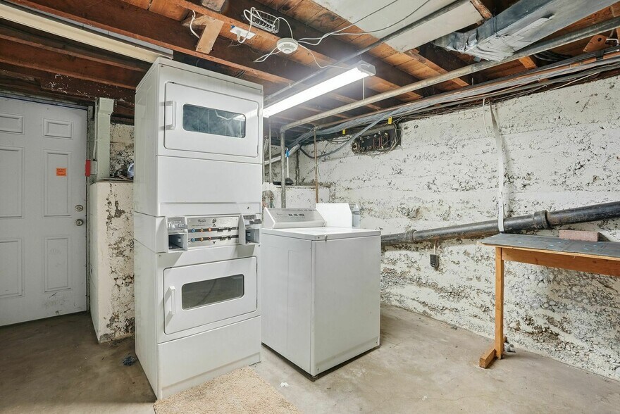 More Photos Of 1704-1712 N Ash St, Spokane Apartments For Sale