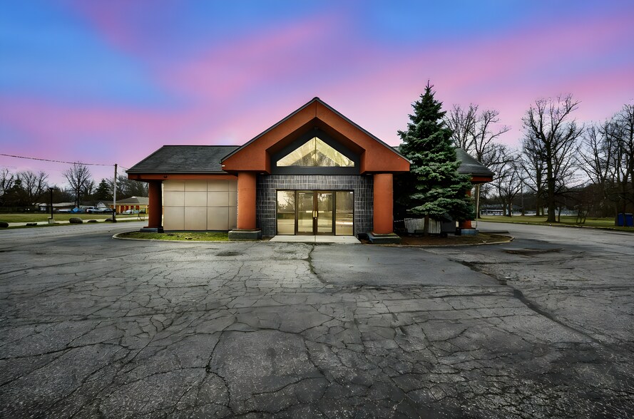 Primary Photo Of 5348 E Lake Rd, Sheffield Lake Restaurant For Sale