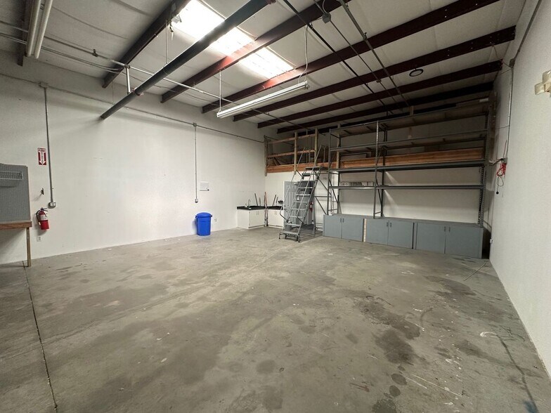 More Photos Of 188 Triple Diamond Blvd, Nokomis Warehouse For Sale