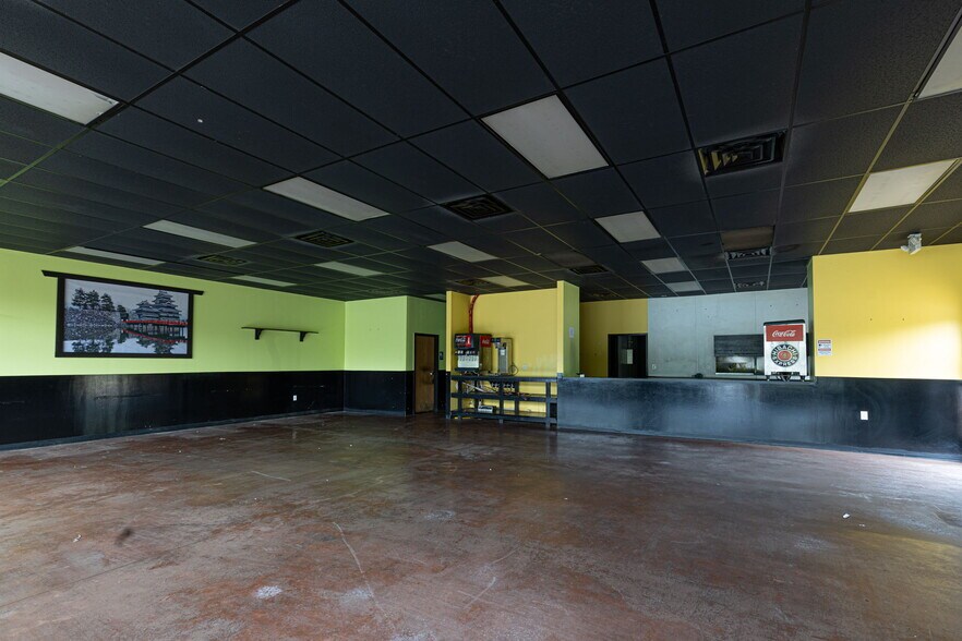More Photos Of 6563 Gateway Rd, Columbus Storefront For Lease