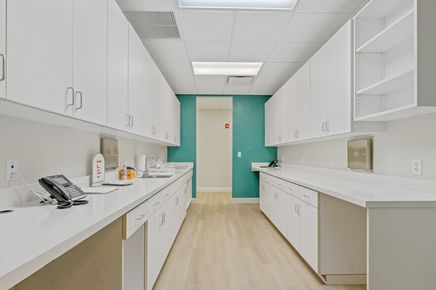 More Photos Of 3606 Maclay Blvd S, Tallahassee Medical For Lease