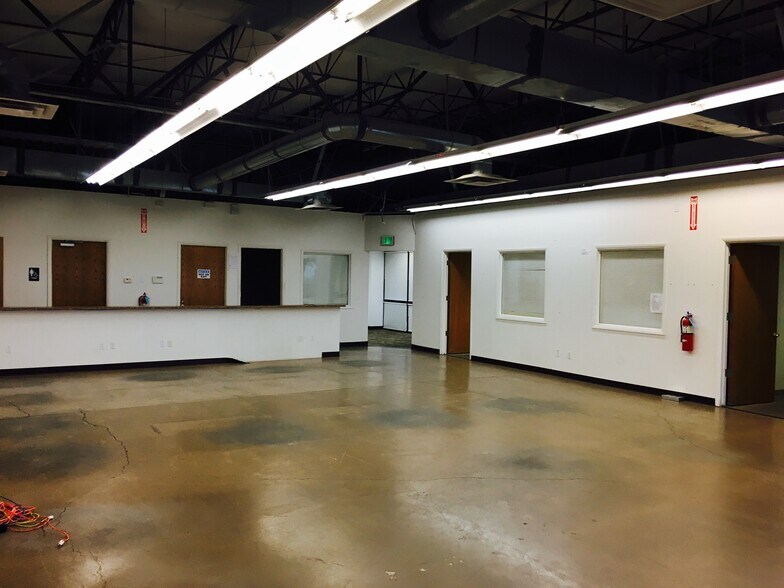 More Photos Of 925 W 200 St N, Logan Warehouse For Lease