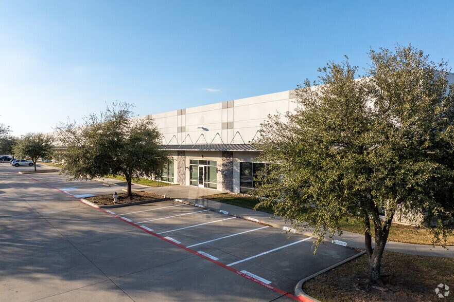 More Photos Of 2360 Crist Rd, Garland Light Distribution For Lease