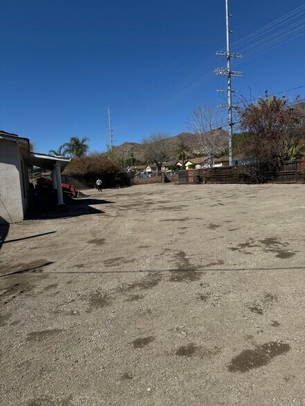 More Photos Of 13241 Bradley Ave, Sylmar Warehouse For Lease