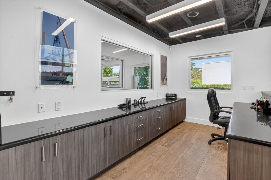 More Photos Of 442 NW 35th St, Boca Raton Office For Sale