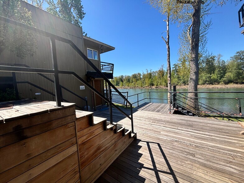 More Photos Of 131 NE Pine St, Salem Office For Lease