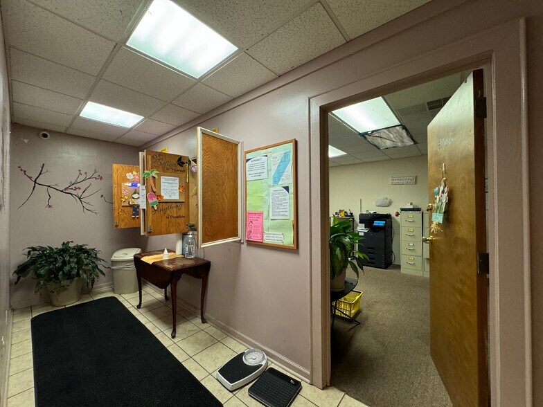 More Photos Of 2208 W Roosevelt Blvd, Monroe Office For Lease