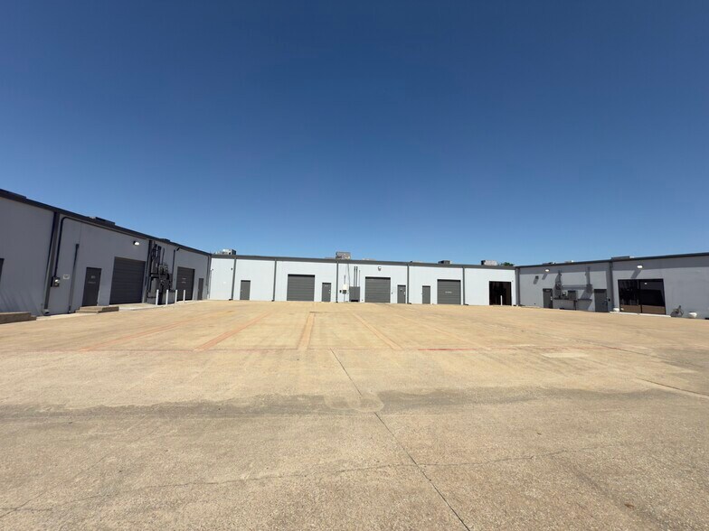 More Photos Of 1900 Firman Dr, Richardson Unknown For Lease