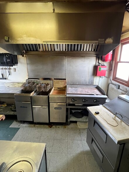 More Photos Of 100 E Grove St, Poplar Grove Freestanding For Lease