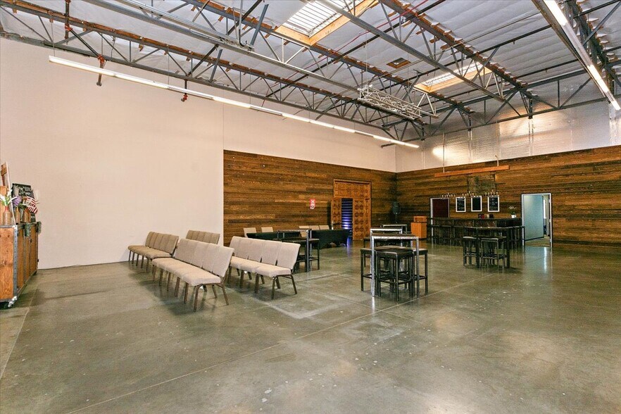 More Photos Of 7970 Cherry Ave, Fontana Showroom For Lease
