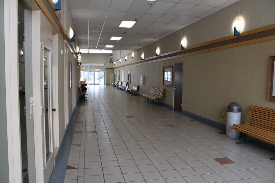 More Photos Of 201 N Victory Dr, Mankato General Retail For Lease