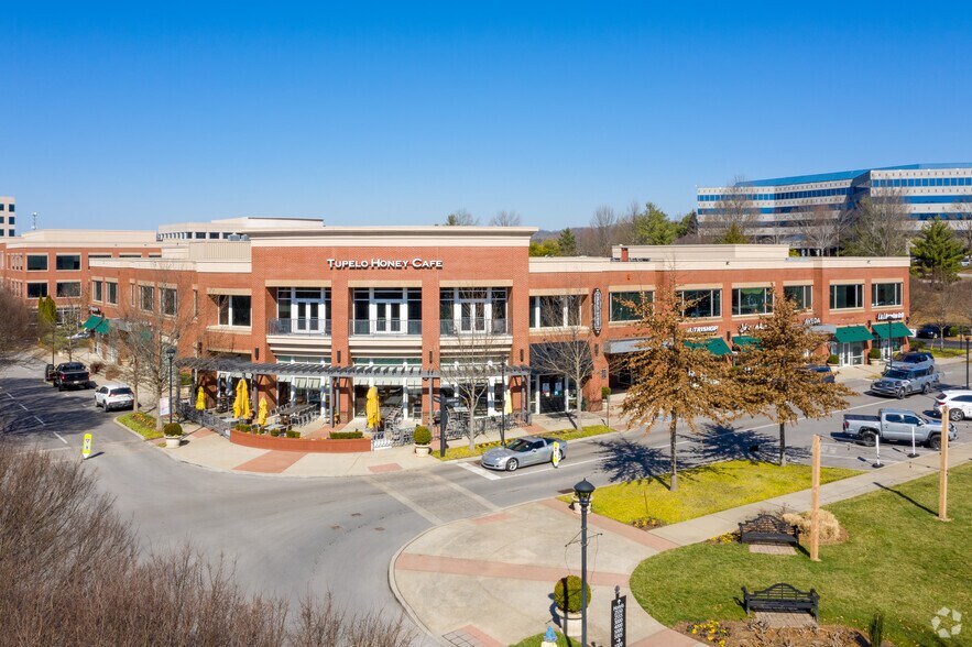 More Photos Of 2000 Meridian Blvd, Franklin Storefront Retail Office For Lease