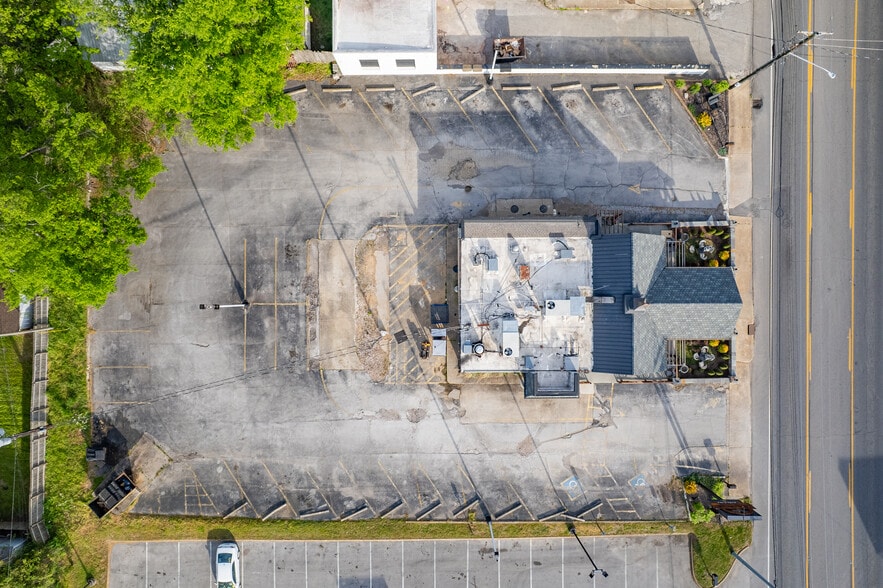 More Photos Of 320 W College St, Pulaski Fast Food For Sale