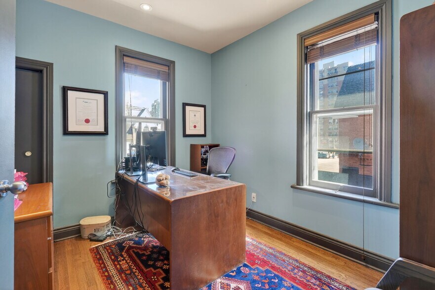 More Photos Of 464 Somerset St W, Ottawa Office For Sale