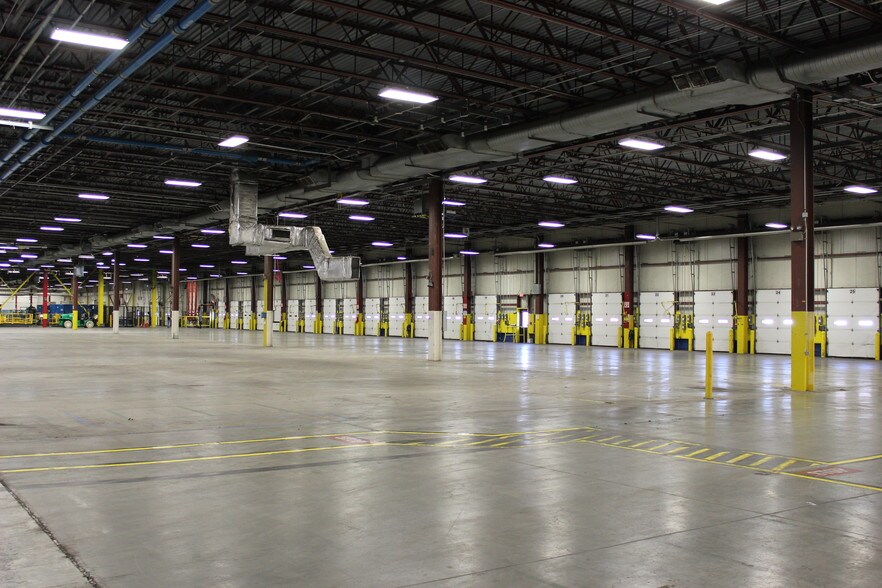 More Photos Of 208 Copper Top Ln NE, Cleveland Warehouse For Lease