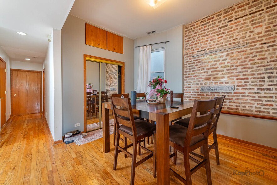 More Photos Of 601 W 47th St, Chicago Storefront Retail Residential For Sale