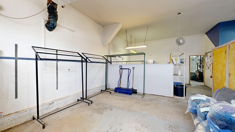 More Photos Of 4707 50 st, Stettler Service For Sale