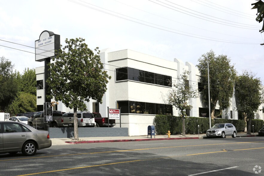 More Photos Of 18401 Burbank Blvd, Tarzana Office For Lease