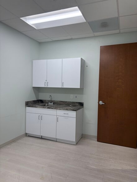 More Photos Of 7625 Maple Lawn Blvd, Fulton Medical For Sale