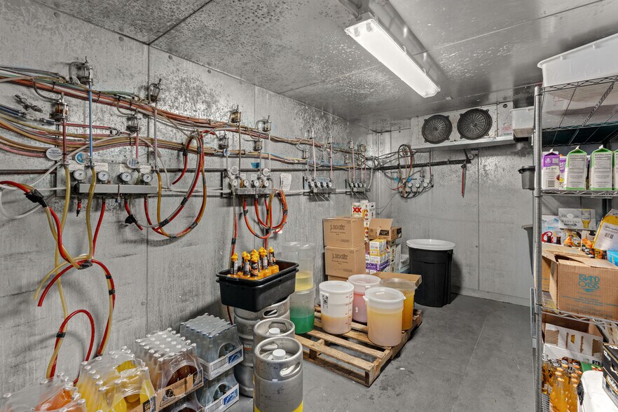 More Photos Of 1025 Industrial Dr, Crestview General Retail For Sale