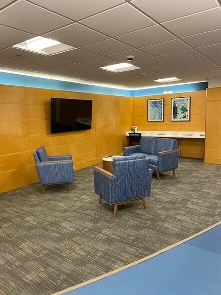 More Photos Of 21 W Clarke Ave, Milford Medical For Lease