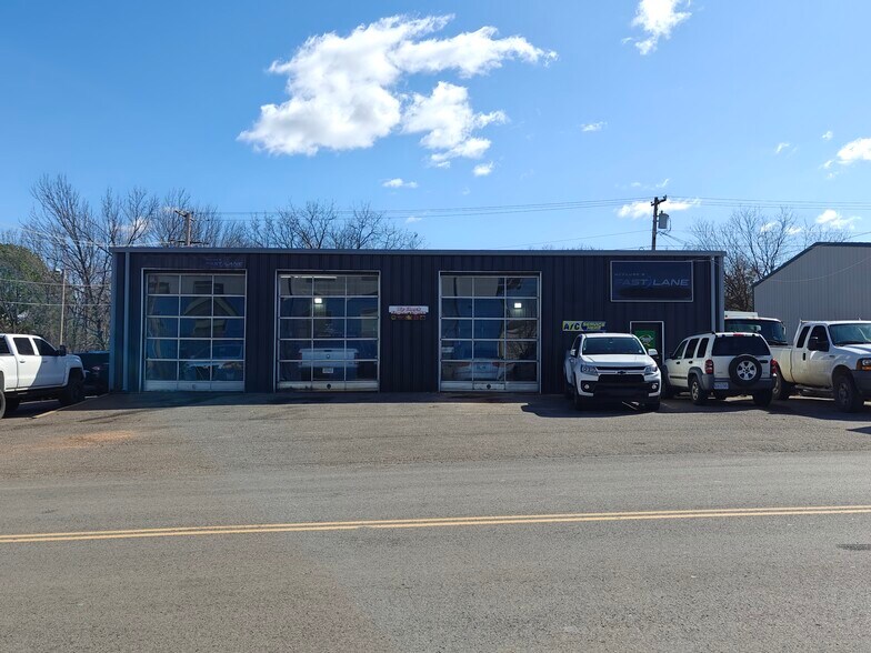 Primary Photo Of 2113 Mahaney Ave, Tahlequah Service Station For Sale