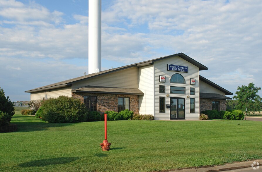 Primary Photo Of 5475 386th St, North Branch Office For Lease