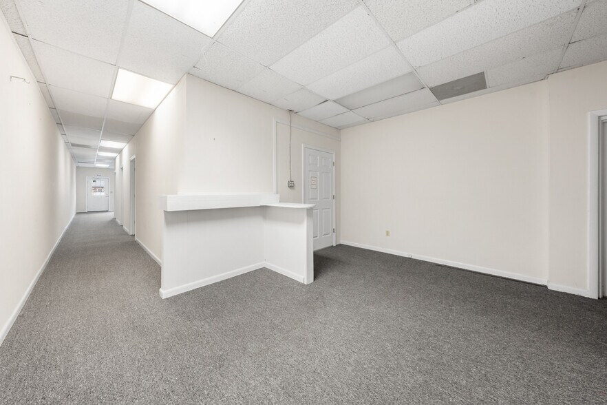 More Photos Of 1405-1437 Freeway Dr, Reidsville General Retail For Lease