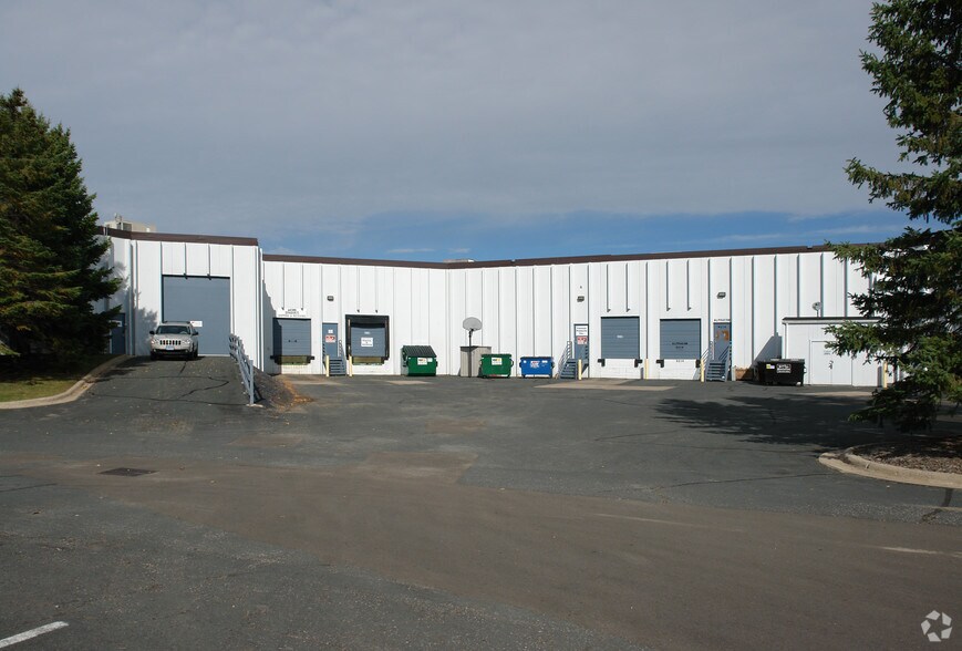 More Photos Of 6200-6230 Bury Dr, Eden Prairie Showroom For Lease
