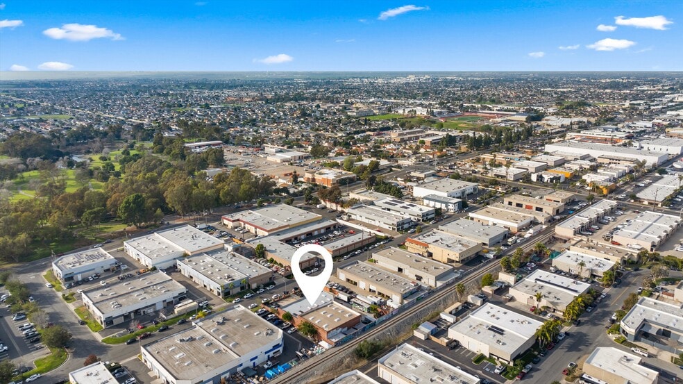 More Photos Of 17702-17722 Metzler Ln, Huntington Beach Service For Sale