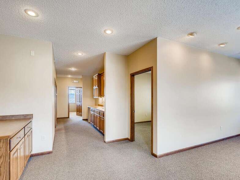 More Photos Of 7975 Stone Creek Dr, Chanhassen Office For Sale