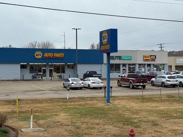 More Photos Of 214 W Bankhead St, New Albany Freestanding For Sale
