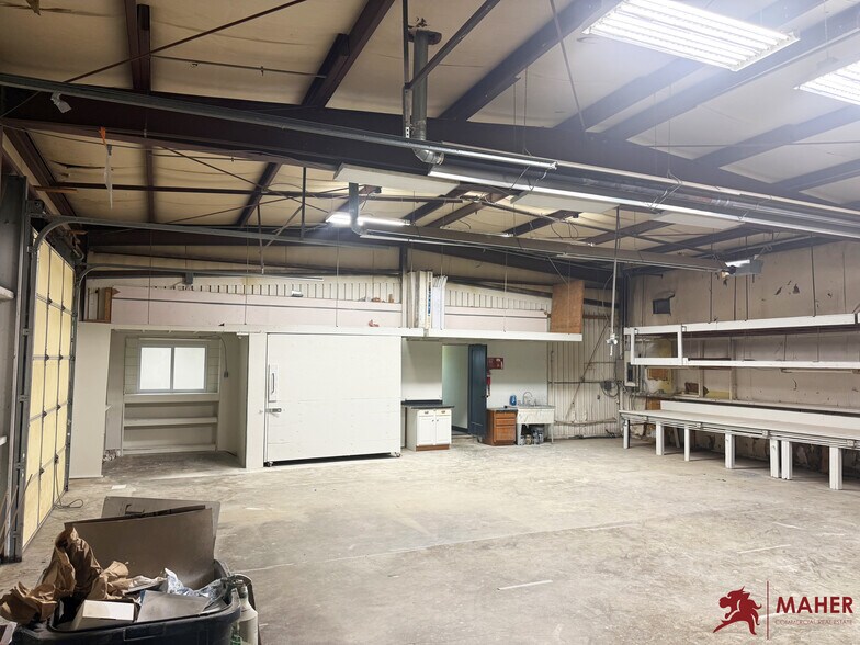 More Photos Of 2610 Calvert Dr, Columbia Industrial For Sale