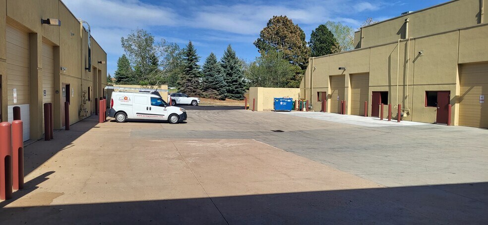 More Photos Of 8122 S Southpark Ln, Littleton Flex For Lease