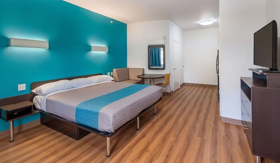 More Photos Of 209 Cedar Ln, Channelview Hotel For Sale