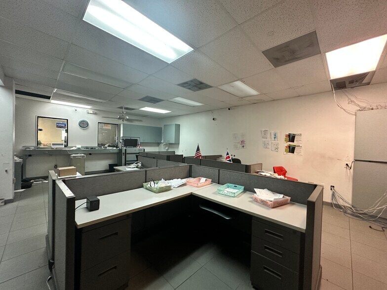 More Photos Of 2223 Pembroke Rd, Hollywood Auto Dealership For Lease