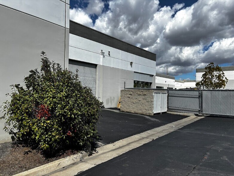 More Photos Of 570 Central Ave, Lake Elsinore Distribution For Lease