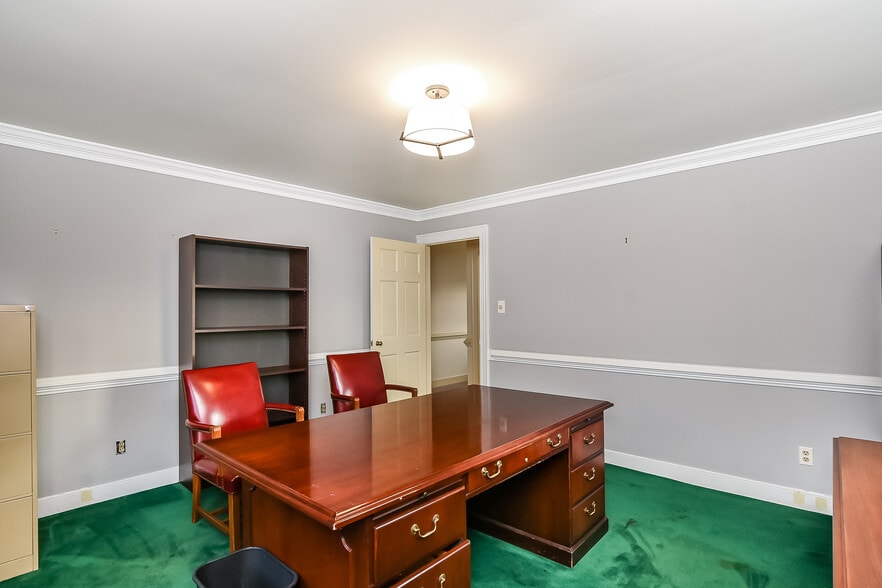 More Photos Of 1900 E Parham Rd, Henrico Office For Sale