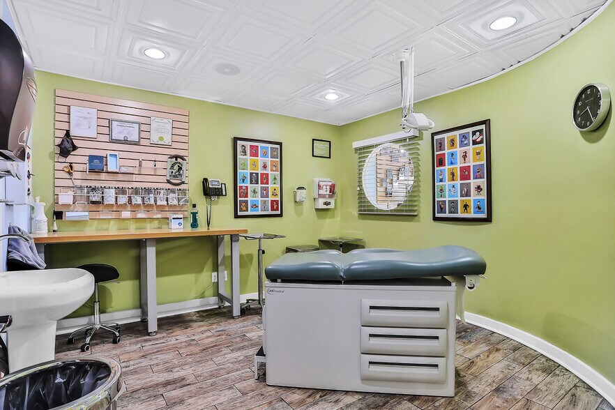 More Photos Of 416-424 3rd St S, Jacksonville Beach Loft Creative Space For Lease