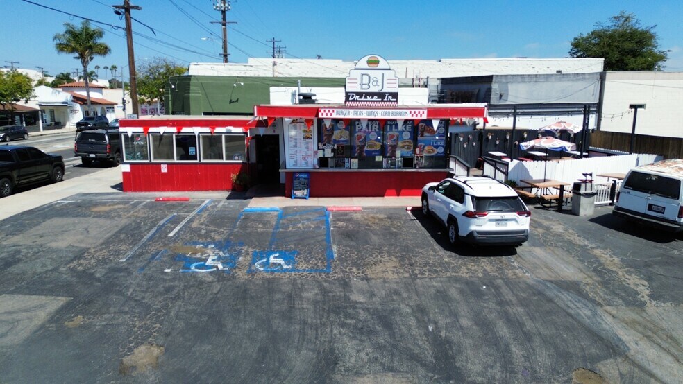 Primary Photo Of 1876 E Main St, Ventura Freestanding For Sale