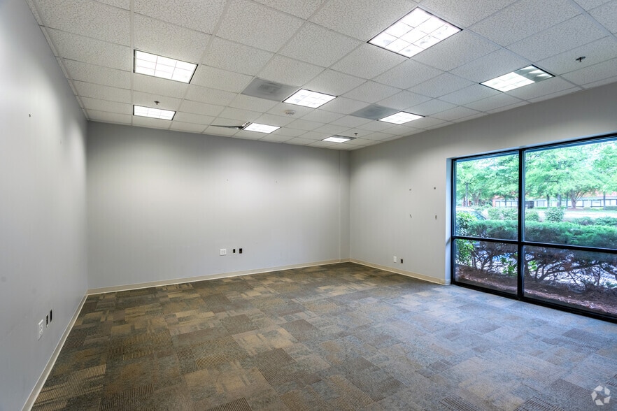 More Photos Of 2641 Sumner Blvd, Raleigh Unknown For Lease