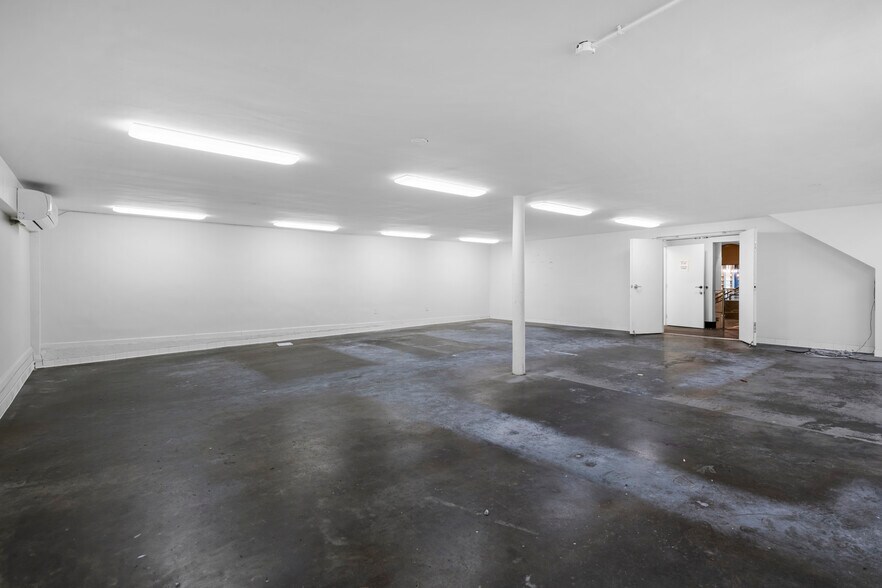 More Photos Of 516-518 N La Brea Ave, Los Angeles Storefront Retail Office For Sale