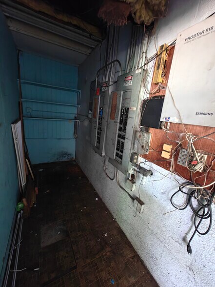 More Photos Of 18300 US Highway 19 N, Clearwater Auto Repair For Lease