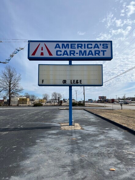 More Photos Of 3245 W Sunshine St, Springfield Auto Dealership For Lease