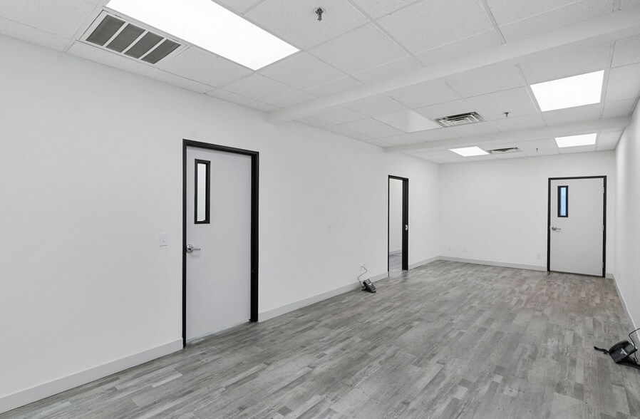 More Photos Of 4580 N Walnut Rd, North Las Vegas Warehouse For Lease