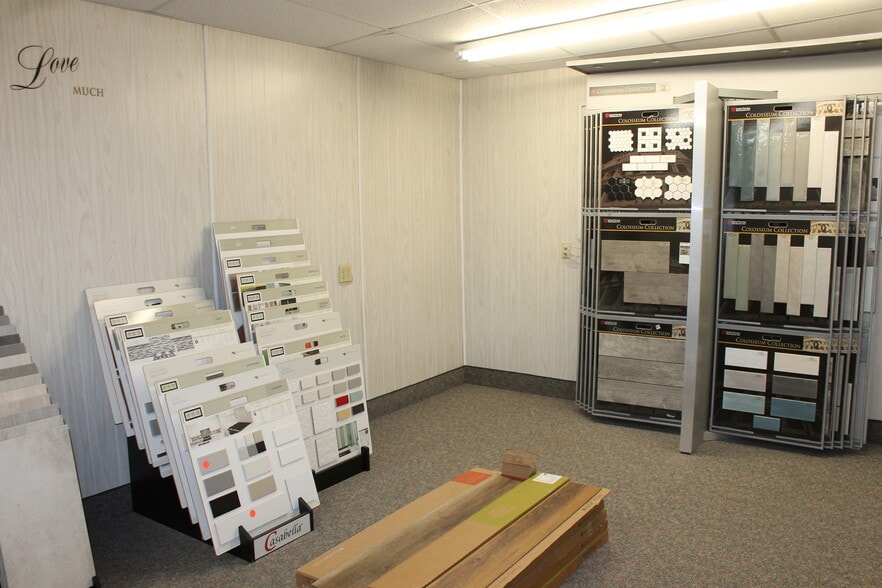 More Photos Of 325 W Elm St, Sycamore General Retail For Sale