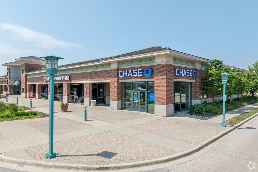 More Photos Of 980 Elk Grove Town Ctr, Elk Grove Village Unknown For Lease