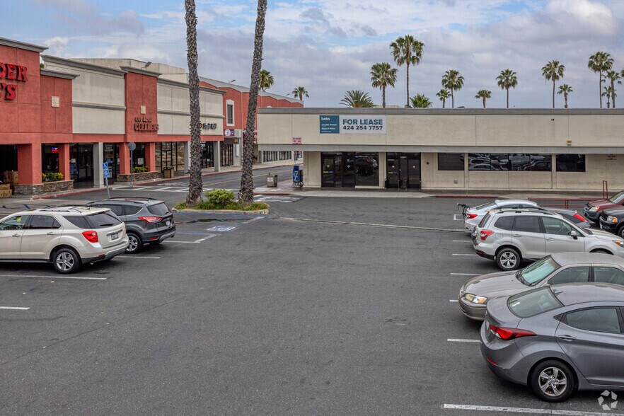 More Photos Of 2238 N Bellflower Blvd, Long Beach Unknown For Lease