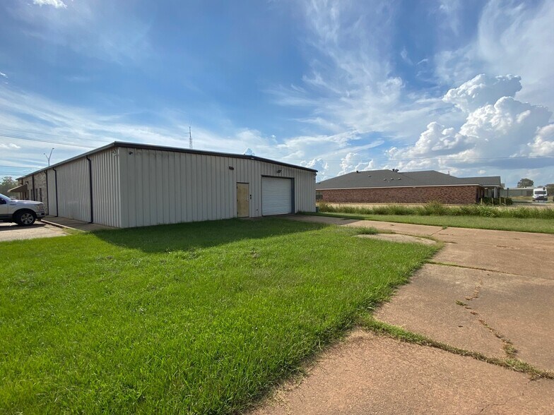 More Photos Of 2112 N Bolton Ave, Alexandria Service For Sale