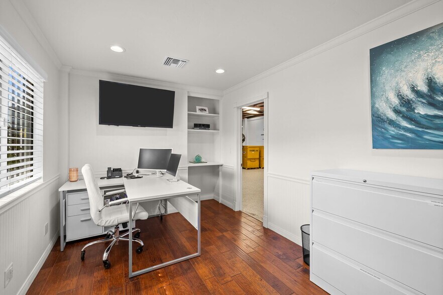 More Photos Of 133 Sunnyway Dr, Ventura Warehouse For Lease